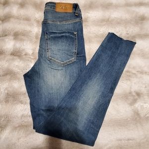 Zara jeans size 4